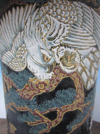 画像2: Ｈ-26　京楽焼　中古鉢　「龍山作　松に白鷹之図」　美術鉢　8.0号　春蘭鉢