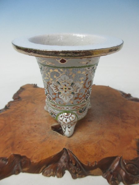 画像1: Ｈ-5　京楽焼　新品　「梅花作 白胴 唐草古代模様」　万年青鉢　3.5号 (1)