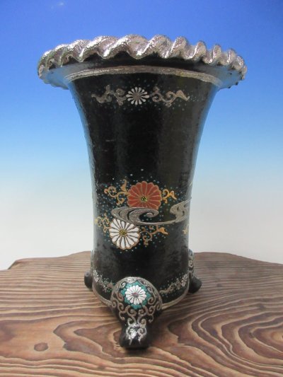画像1: Ｈ-10　京楽焼　新品　「布施覚氏作 縄縁プラチナ 唐草菊模様」　春蘭鉢　5.5号