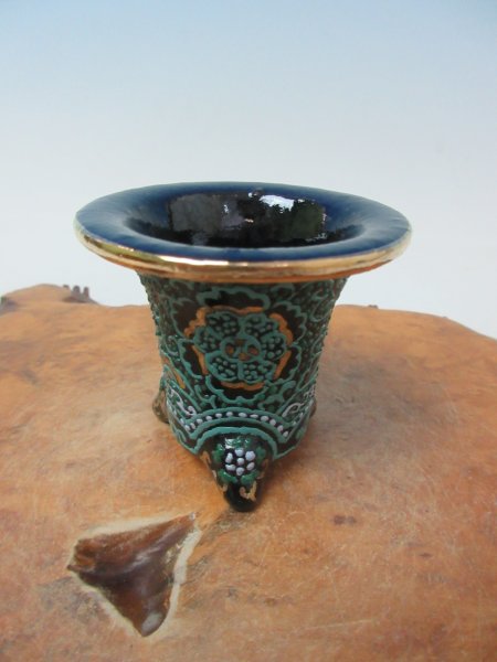 画像1: Ｈ-28　京楽焼　新品　「ミニ鉢　梅花作　唐草古代模様」　万年青鉢　2.0号 (1)