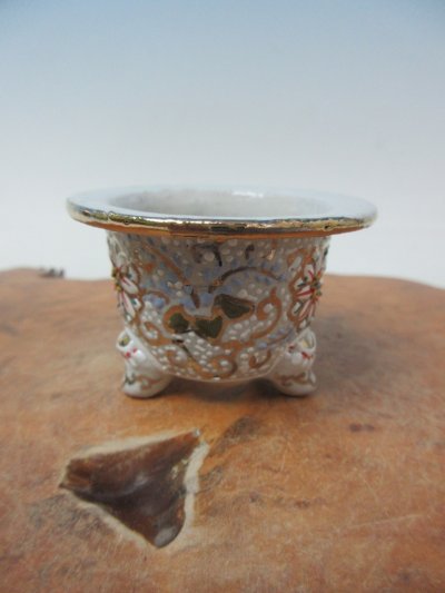 画像2: Ｈ-32　京楽焼　新品　「ミニ鉢　梅花作　白胴唐草古代模様」　富貴蘭鉢　2.0号