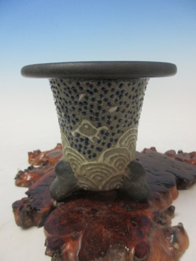 画像1: Ｈ-33　京楽焼　古鉢　「手島鉢 加茂黒 イッチン波千鳥」　美術鉢　3.3号