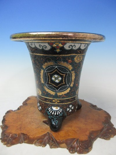 画像1: Ｈ-63　京楽焼　新品　「愛楽園製 梅花作　古代模様A」　万年青鉢　5.5号