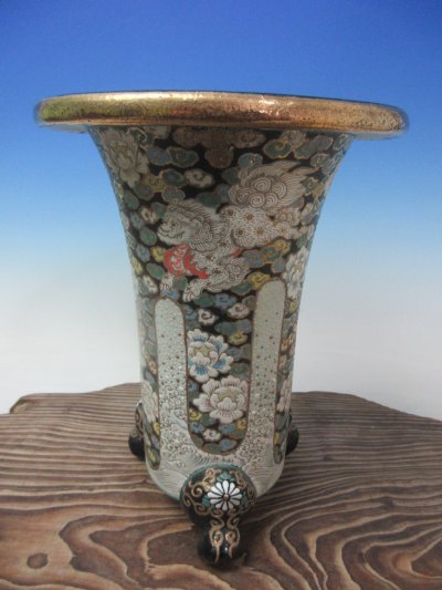 画像1: Ｈ-69　京楽焼　新古品　「布施覚氏作 瑞雲唐獅子牡丹」　春蘭鉢　5.5号