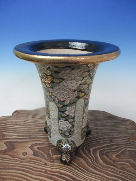 画像1: Ｈ-69　京楽焼　新古品　「布施覚氏作 瑞雲唐獅子牡丹」　春蘭鉢　5.5号 (1)