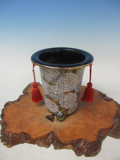 画像1: Ｈ-75　京楽焼　新古品　「愛楽園製 華作 加茂黒 金地白牡丹 B」　蘭鉢　3.3号